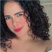 Profesora de inglés imparte clases a todas las edades